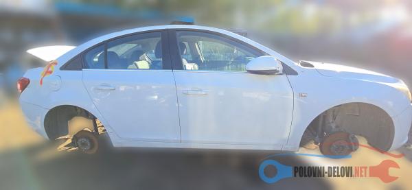 Polovni Delovi Za Chevrolet Cruze J 300 2.0vcdi Kompletan Auto U Delovima