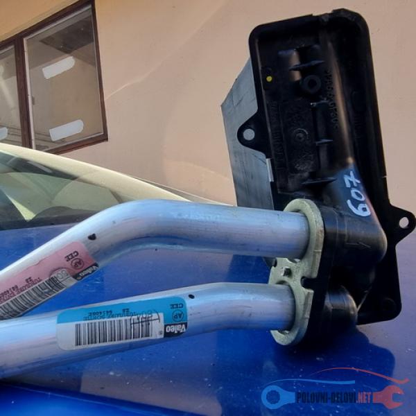 Polovni Delovi Za Peugeot 607 Pežo 607 Mali HLADNJAK Razni Delovi