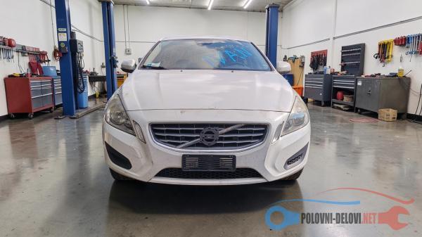 Polovni Delovi Za Volvo V60 D3 2.0d Kompletan Auto U Delovima